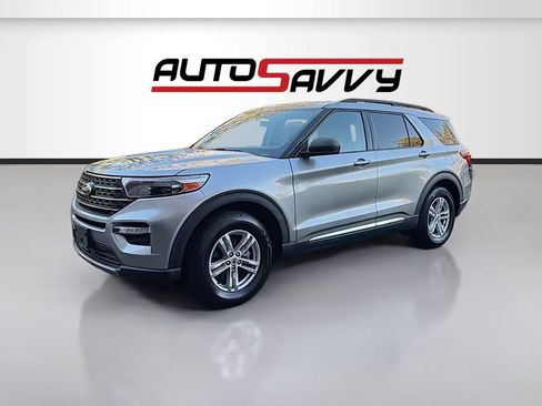 Used 2021 Ford Explorer XLT w/ Equipment Group 202A RWD image 3