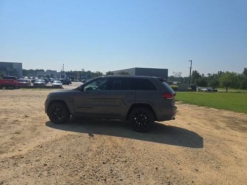 Used 2021 Jeep Grand Cherokee Laredo X AWD/4WD image 5