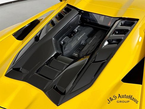 Used 2025 Lamborghini Revuelto AWD/4WD image 34