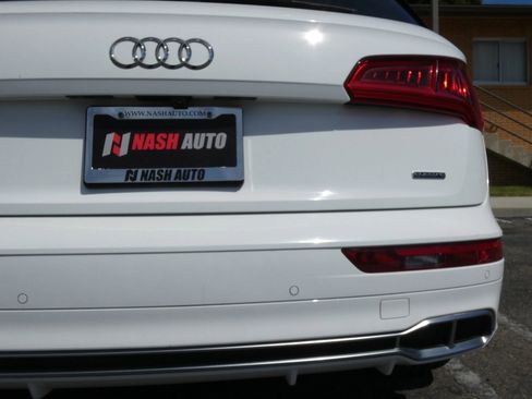 Used 2020 Audi Q5 e Premium Plus image 9