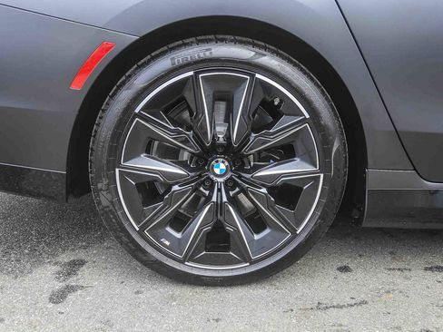 Used 2025 BMW i7 eDrive50 w/ M Sport Package image 8