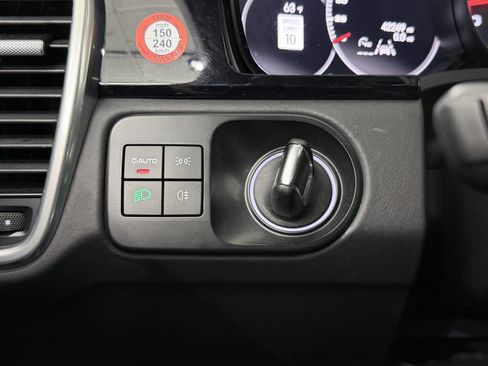 Used 2023 Porsche Cayenne Turbo AWD/4WD image 48