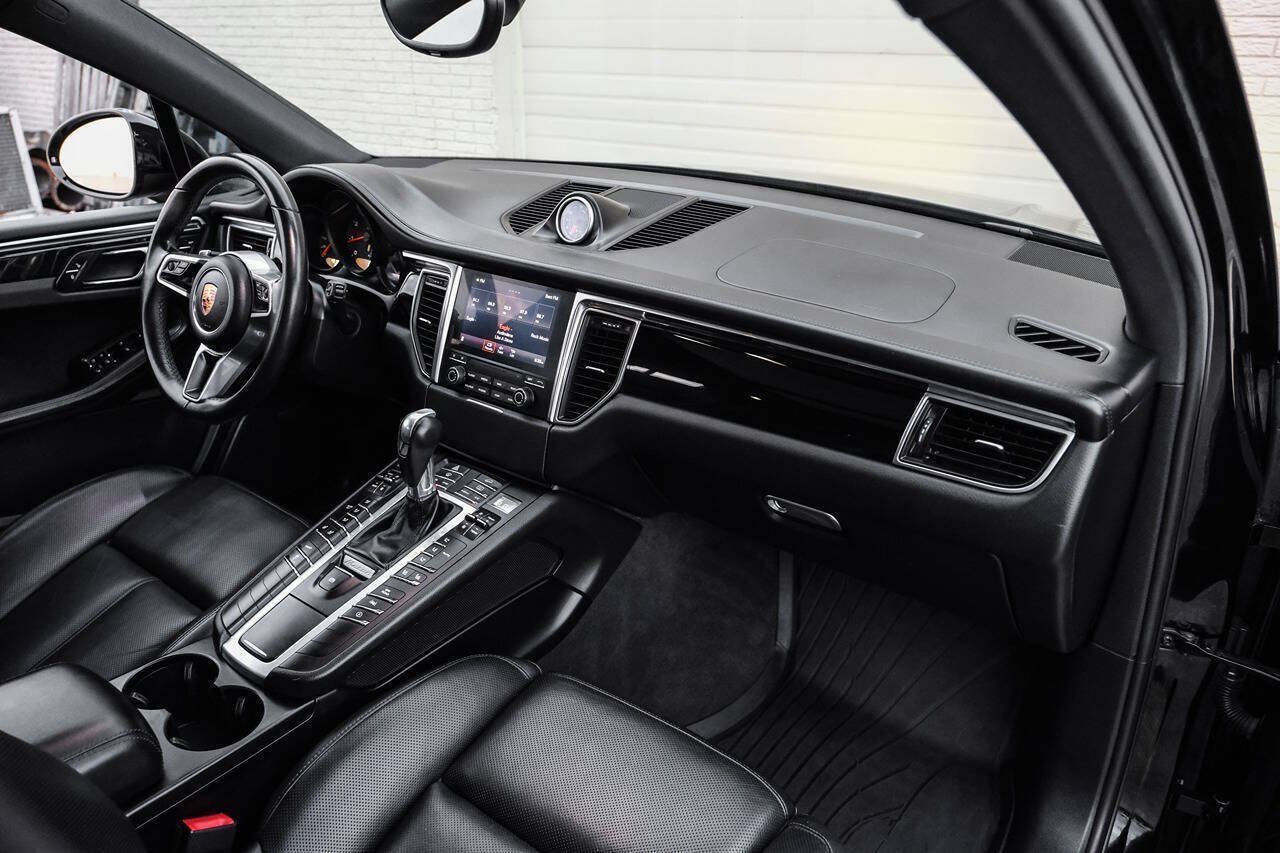 Used 2018 Porsche Macan w/ Premium Package Plus AWD/4WD image 16