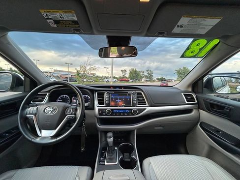 Used 2018 Toyota Highlander Plus AWD/4WD image 11