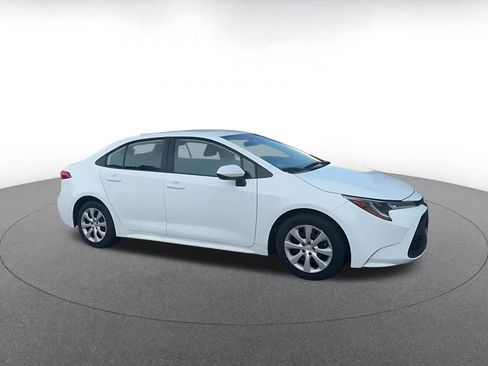 Used 2025 Toyota Corolla LE FWD image 2