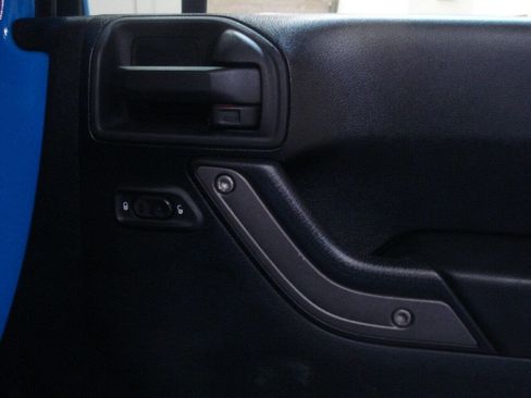 Used 2011 Jeep Wrangler Unlimited Sport AWD/4WD image 37