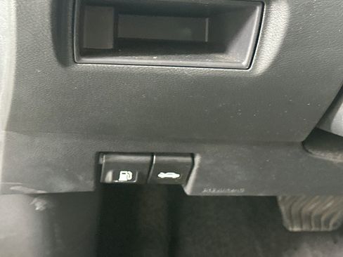 Used 2025 Nissan Versa SV FWD image 16