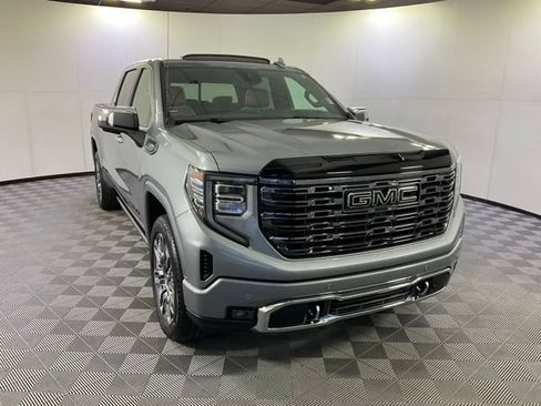 Used 2026 GMC Sierra 1500 Denali Ultimate w/ LPO, Black Badging Package AWD/4WD image 3