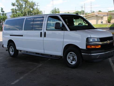 Used 2020 Chevrolet Express 3500 LT w/ LT Preferred Equipment Group RWD image 4