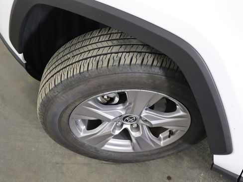 Used 2023 Toyota RAV4 XLE FWD image 40