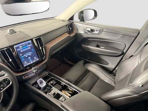 Certified 2023 Volvo XC60 B5 Ultimate w/ Climate Package image 25