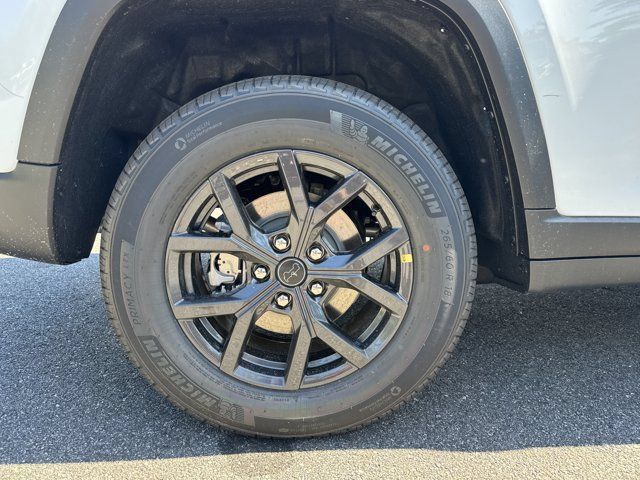 New 2027 Jeep Grand Cherokee Altitude RWD image 17