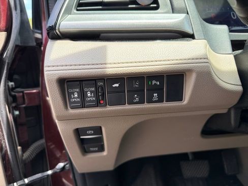 Used 2018 Honda Odyssey Elite image 18