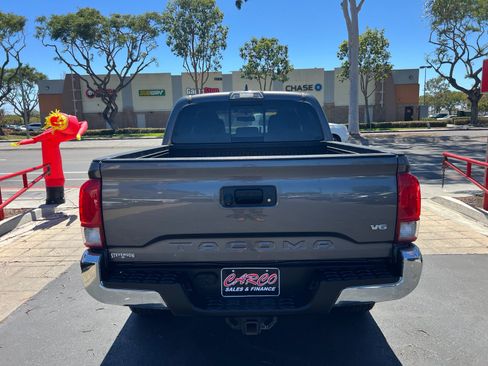 Used 2017 Toyota Tacoma TRD Off-Road w/ Tow Package (A/T) AWD/4WD image 8