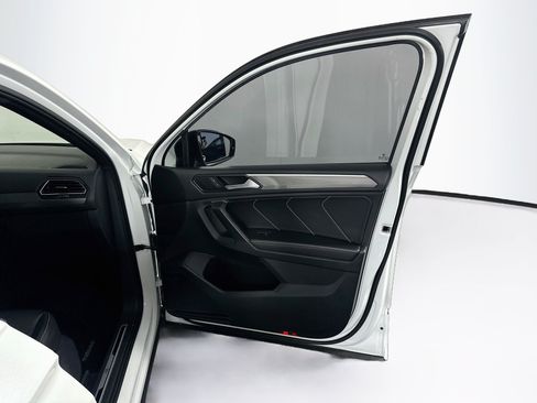 Used 2023 Volkswagen Tiguan SE R-Line FWD image 34