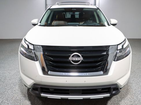 Used 2023 Nissan Pathfinder Platinum image 4