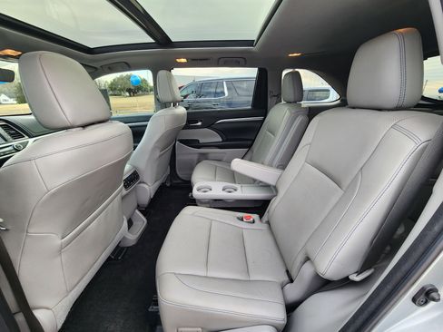 Used 2018 Toyota Highlander Limited Platinum image 21