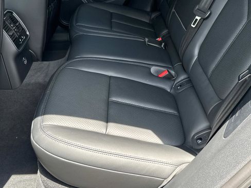 Certified 2025 Porsche Macan image 11