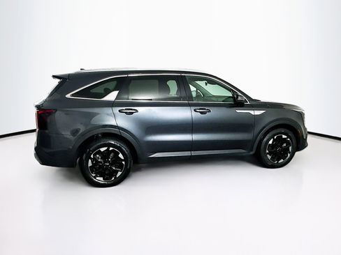 Used 2024 Kia Sorento S image 10