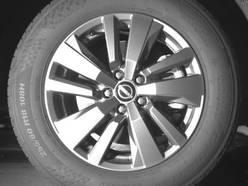 Used 2025 Nissan Pathfinder SV image 13