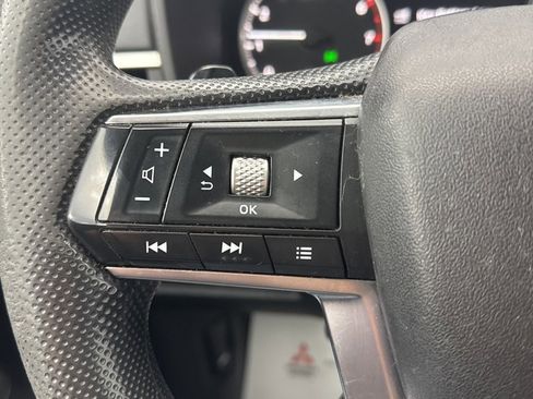 Used 2022 Mitsubishi Outlander ES image 19