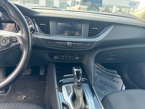 Used 2018 Buick Regal Preferred w/ Driver Confidence Package #1 image 17