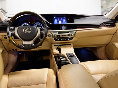 Used 2015 Lexus ES 350 w/ Premium Package FWD image 17
