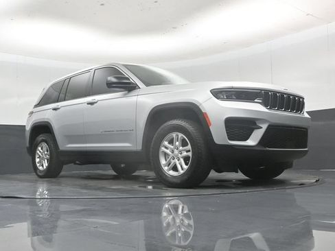 Used 2025 Jeep Grand Cherokee Laredo AWD/4WD image 50