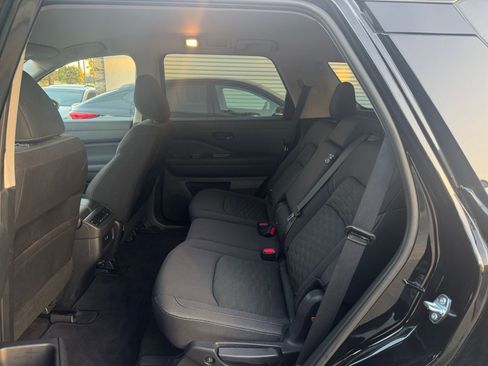 Used 2025 Nissan Pathfinder SV image 27