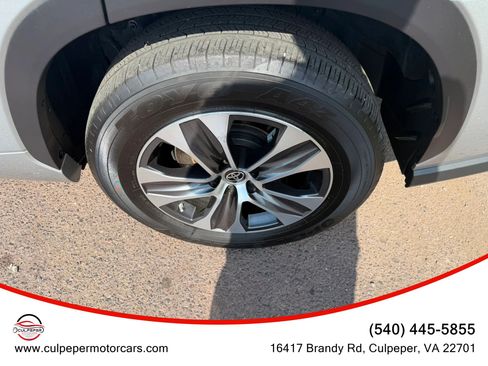 Used 2021 Toyota Highlander XLE FWD image 34