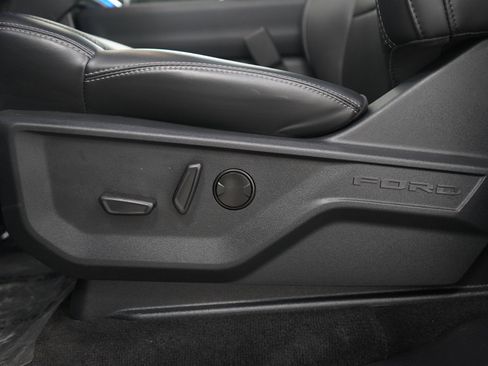 Used 2025 Ford Expedition Platinum AWD/4WD image 32