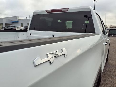 Used 2025 GMC Sierra 1500 SLT AWD/4WD image 53