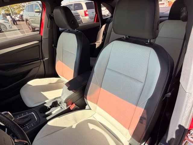 Used 2019 Volkswagen Jetta R-Line w/ R-Line Cold Weather Package FWD image 9