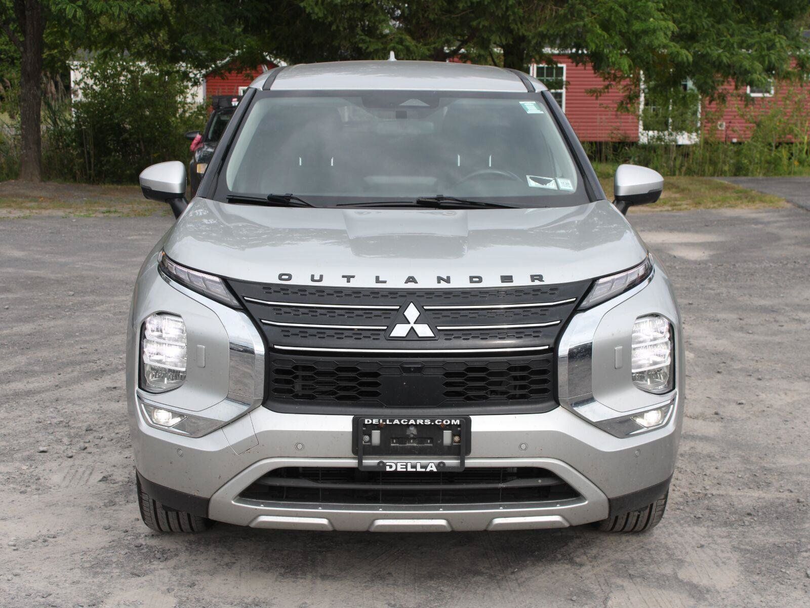 Used 2022 Mitsubishi Outlander SE AWD/4WD image 2