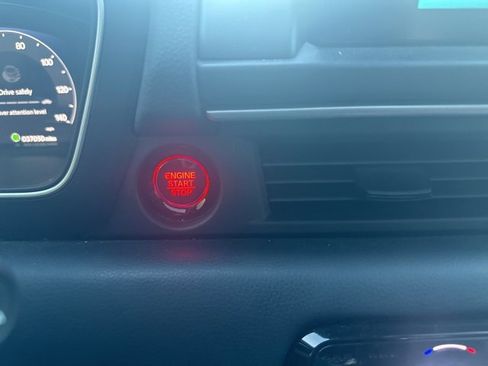 Used 2025 Honda Pilot Black Edition image 17