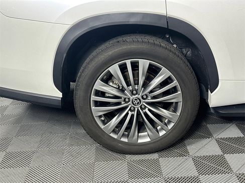 Used 2021 Toyota Highlander Platinum image 17