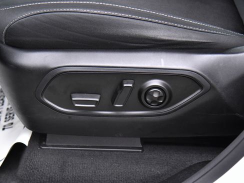 Used 2023 Jeep Grand Cherokee L Laredo image 16