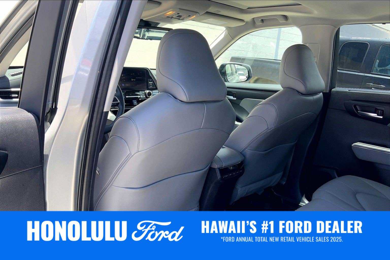 Used 2025 Toyota Highlander XLE AWD/4WD image 12