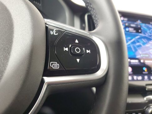 Certified 2025 Volvo XC60 B5 Plus AWD/4WD image 28