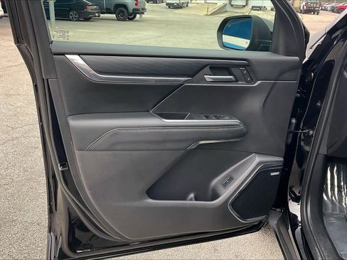 Used 2025 GMC Acadia Elevation image 21