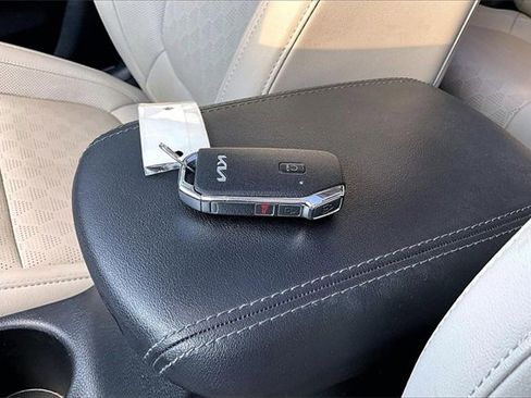 Used 2023 Kia Seltos EX image 34