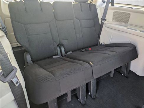 Used 2014 Chrysler Town & Country Touring image 20