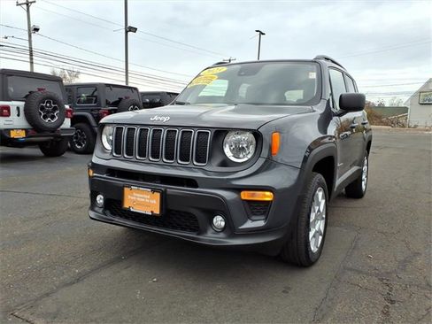 Certified 2023 Jeep Renegade Latitude w/ Premium Group image 3
