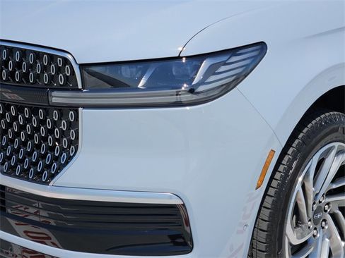 New 2025 Lincoln Navigator Reserve image 8