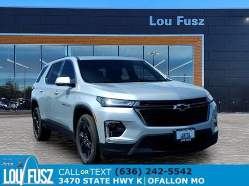 Used 2022 Chevrolet Traverse LT w/ Midnight/Sport Edition FWD image 1