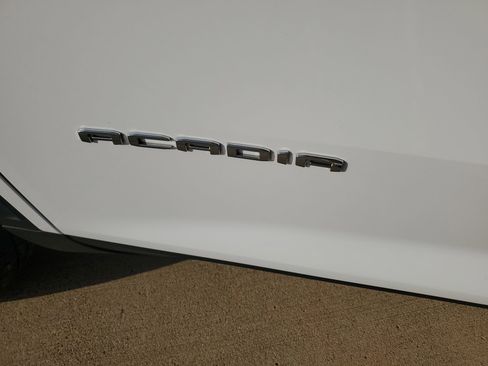 Used 2024 GMC Acadia Elevation image 38