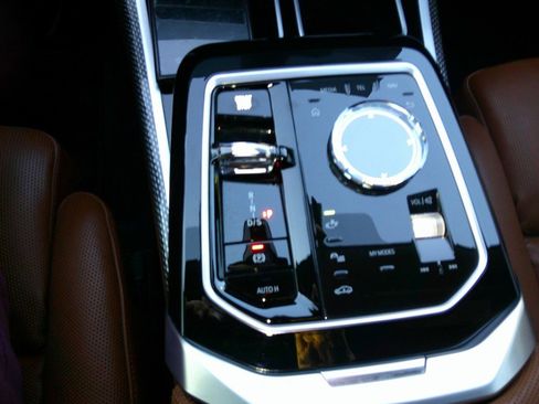 Used 2025 BMW 760i xDrive w/ Executive Package image 44