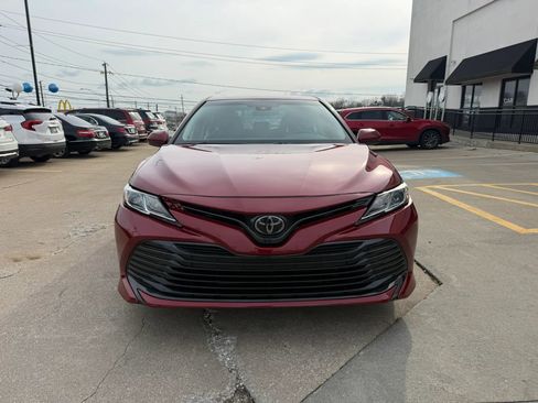Used 2020 Toyota Camry LE image 2