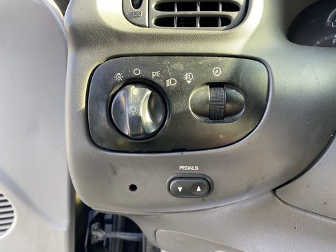 Used 2001 Ford F150 King Ranch image 6