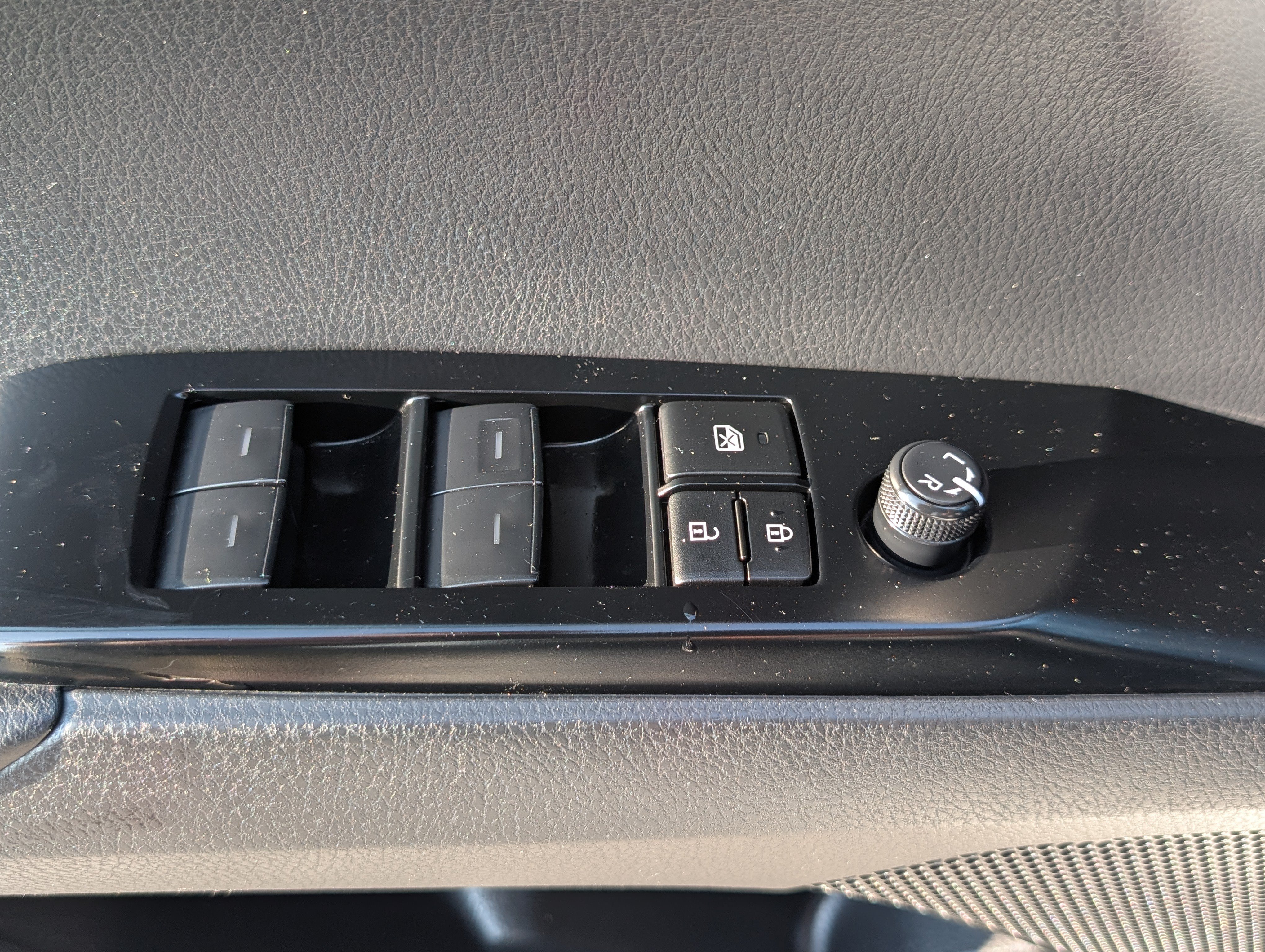 Used 2025 Toyota Camry LE FWD image 18